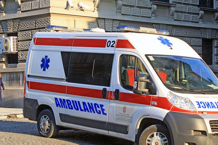 Učenik pao niz ogradu, odvezli ga u bolnicu, on pobjegao