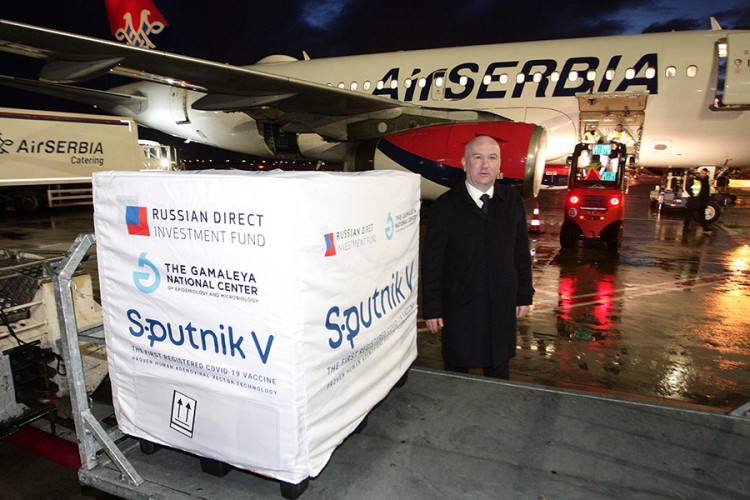 U Srbiju stigao novi kontigent ruske vakcine