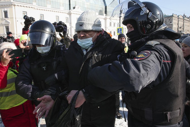 Privedena 261 osoba na neodobrenim protestima širom Rusije