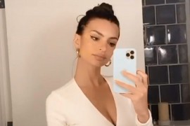 Trudna Emili Ratajkovski se fotografisala potpuno gola