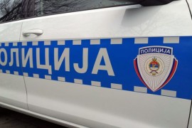 Golf se zabio u betonski zid, poginuo suvozač
