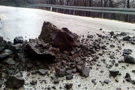 Odron obustavio saobraćaj na regionalnom putu Brodar-Rudo