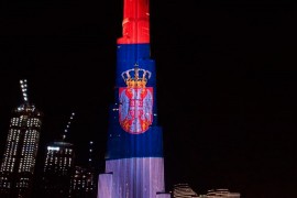 Burdž Kalifa u Dubaiju u bojama zastave Srbije