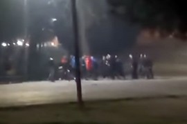 Tinejdžer izboden u masovnoj tuči, prolaznik sve snimio