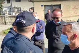 Zbog situacije u Tuzima očekuje se dolazak Krivokapića i Abazovića