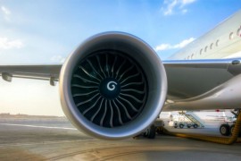 Hitno sletio boing 777 zbog probema sa motorom