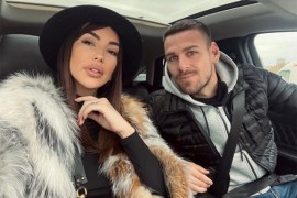 Gobeljić na udaru kritika, pjevačica ga brani: "Na injekcijama je"