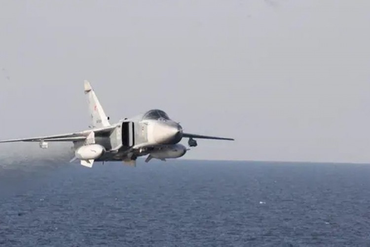 Objavljen snimak brišućeg leta Su-24 kraj američkog razarača