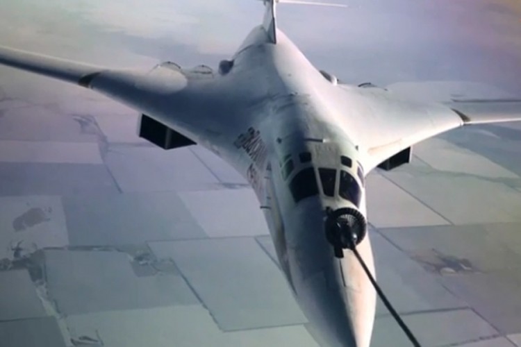 Dopuna goriva noću pri brzini 600 km/h, kako to rade Tu-160 i Il-78