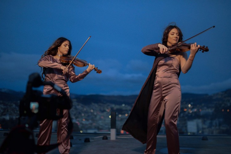 Muzički duo "Just 2" predstavio kompoziciju "Violin Adventures"