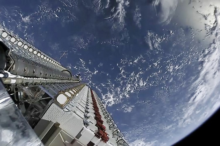 Mask kontroliše četvrtinu satelita u Zemljinoj orbiti