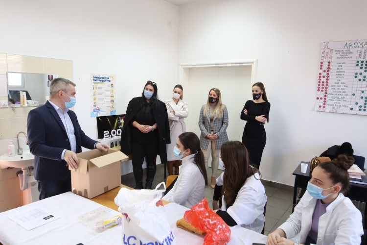 Uručena donacija za praksu u Tehnološkoj školi