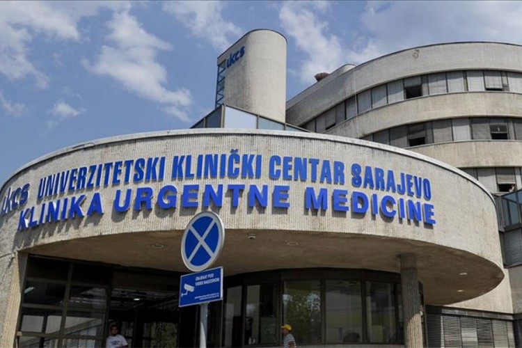 Sudar tri automobila, dvije osobe prevezene u KCUS