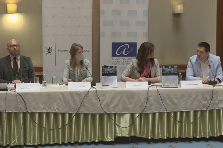 Škola za političke studije SE: Mediji postali politički instrument