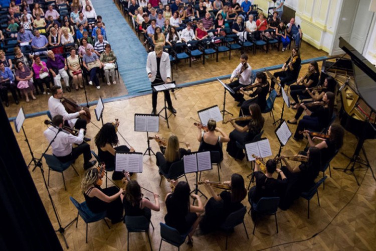Muzička razglednica iz Italije večeras u Banskom dvoru
