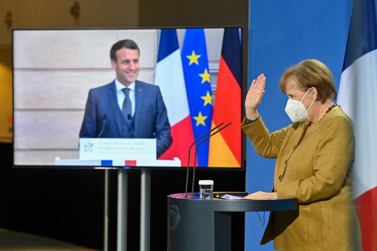 Merkel: Neopravdano protjerivanje diplomata iz Moskve