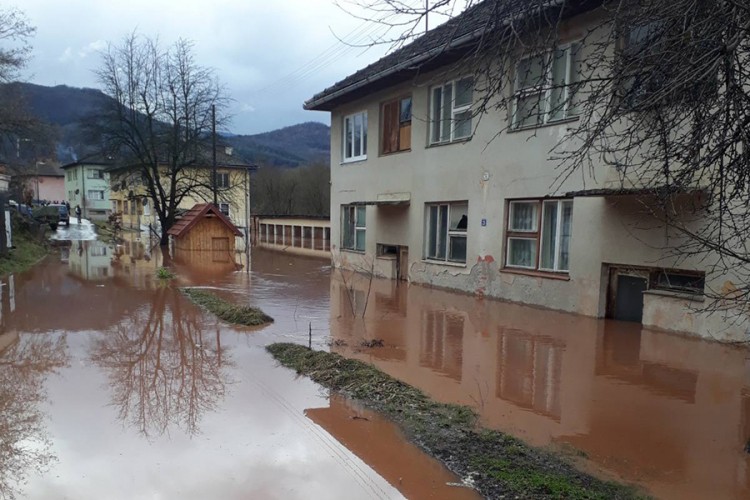 Bistrica poplavila dvije stambene zgrade kod Foče