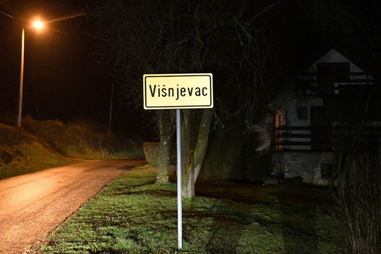 Ubo suprugu u leđa, komšijama rekao da je sama pala na nož