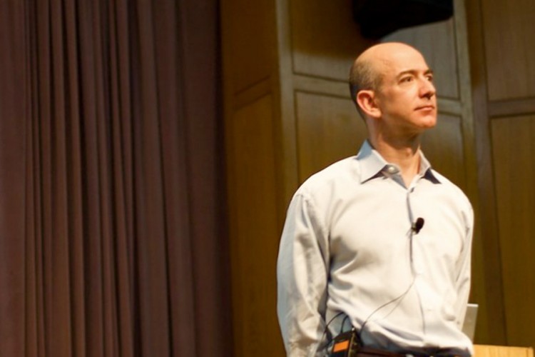 Koliko bi poreza trebalo da plate Gejts i Bezos prema novom zakonu?