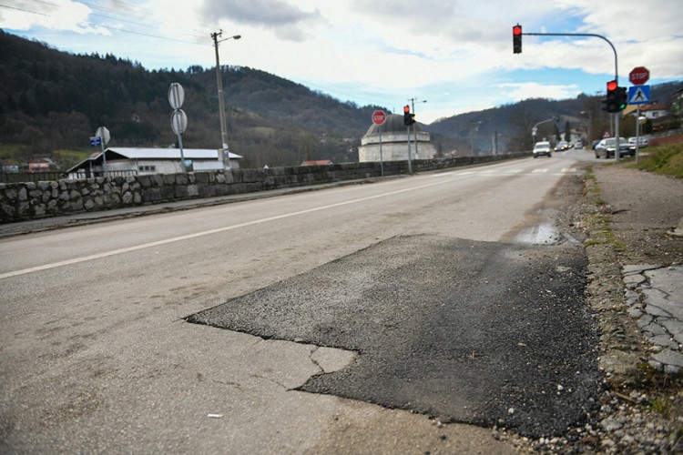 Nastavljeno krpljenje rupa u Banjaluci