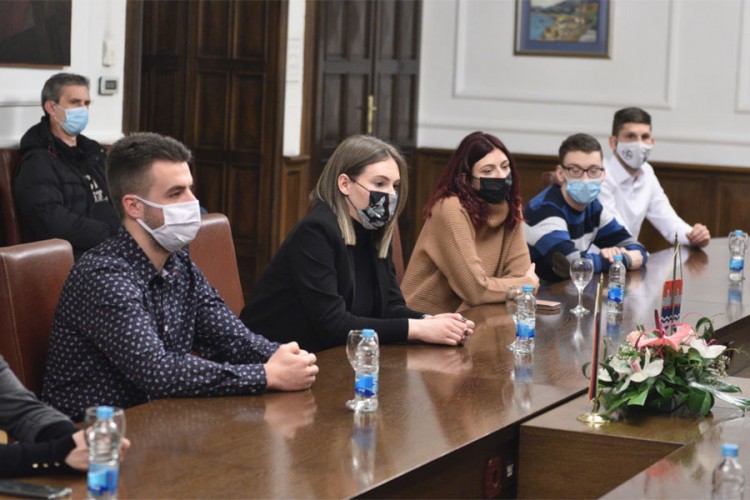 Druga uplata stipendije za banjalučke srednjoškolce