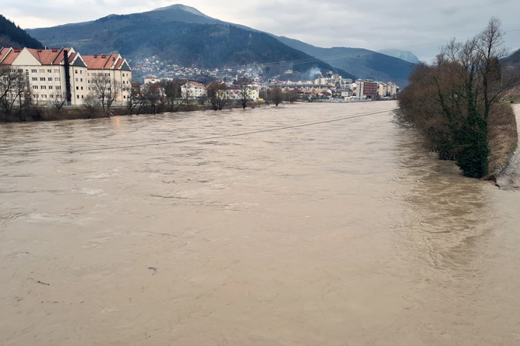 Opadaju vodostaji Drine i Ćehotine