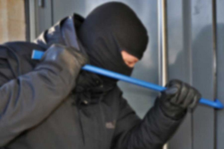 Osumnjičen da je pokušao ukrasti novac iz trgovine