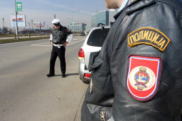 Bez dozvole sjeo za volan, a već ima skoro 54.000 KM neplaćenih kazni