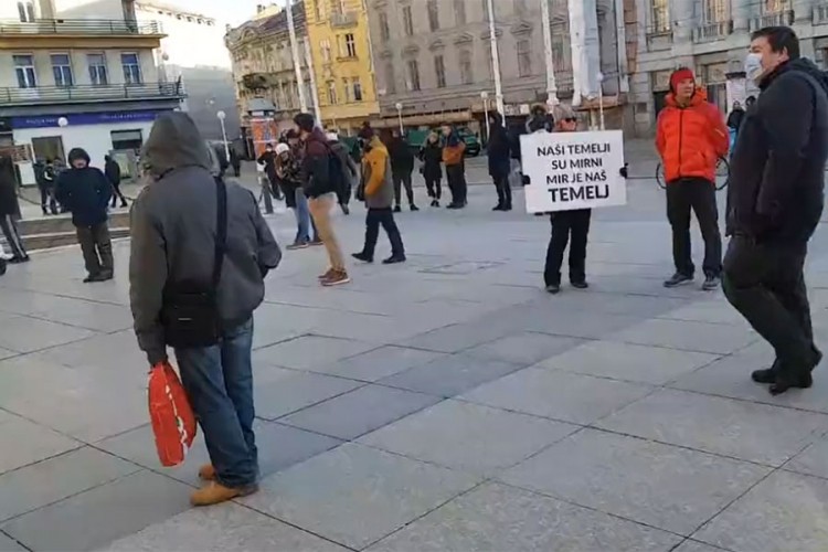 Protest u Zagrebu: Građani traže ukidanje svih mjera