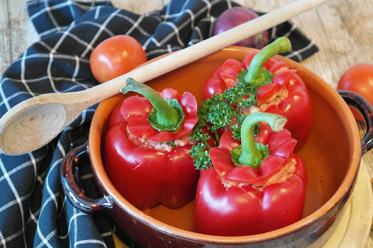 Punjena paprika sa pilećim mljevenim mesom