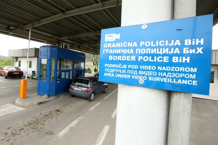 Pokušali preći granicu sa falsifikovanim PCR testovima