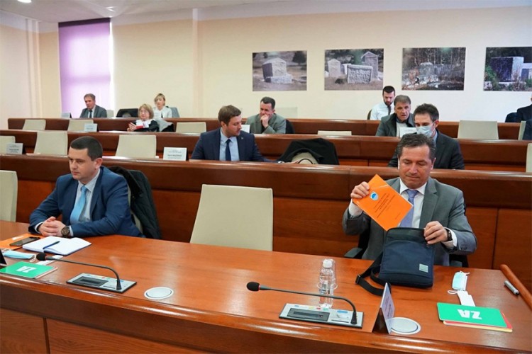Ni Guzin ni Kordić nisu dobili dovoljno glasova za gradonačelnika, slijedi treći krug