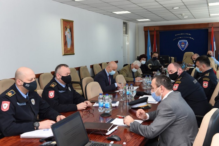 MUP RS: Intezivirati prisustvo policijskih službenika na terenu