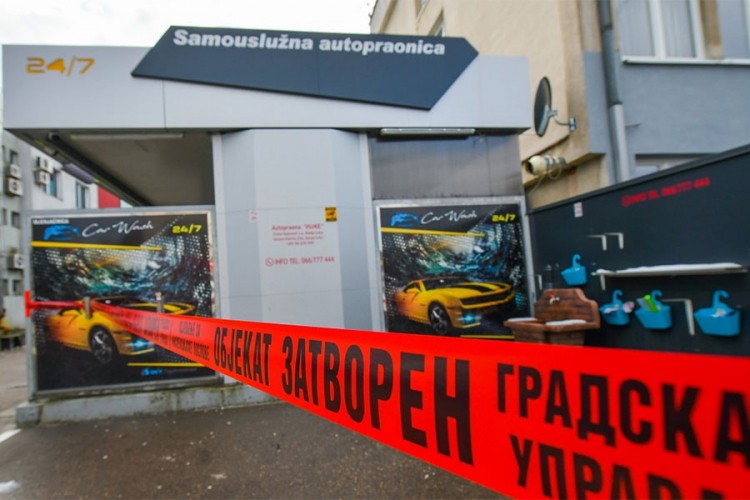 Uklonjeni autobus i kamioni ispred "Čajavec alatnice"