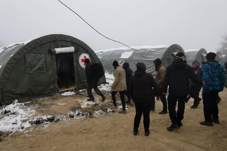 Počelo iskorjenjivanje šuge među migrantima kod Bihaća