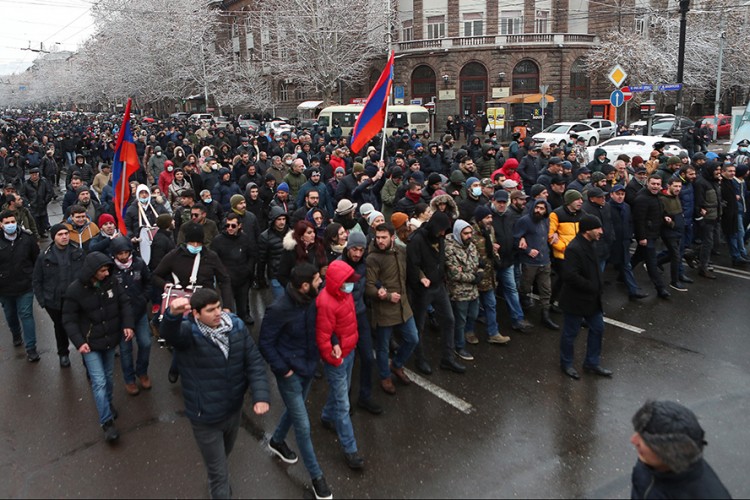 Demonstranti u Jermeniji zahtijevaju ostavku Pašinjana