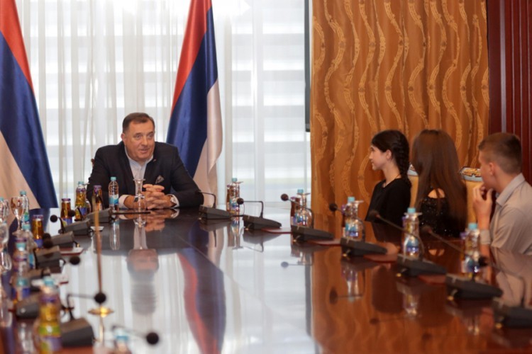 Dodik: Treba nastaviti sa snimanjem filmova o stradanju Srba