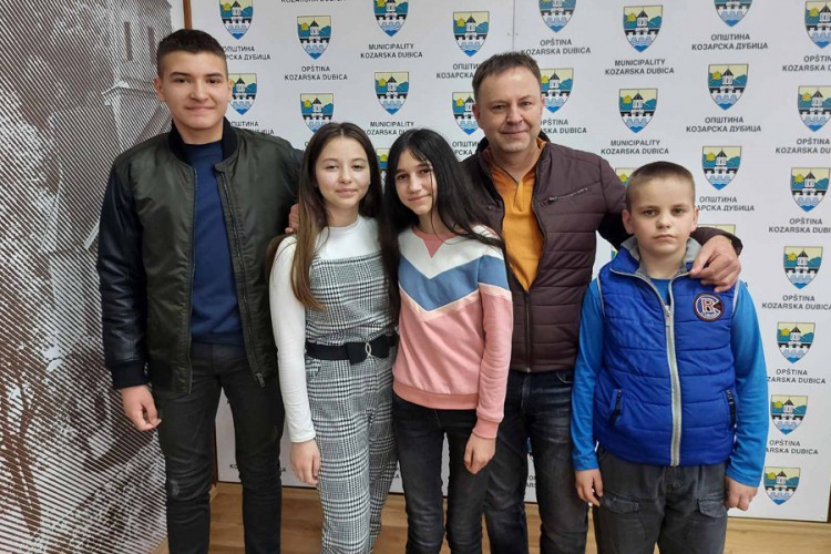 Reljić nagradio dubičke glumce: Oni su heroji čitave RS