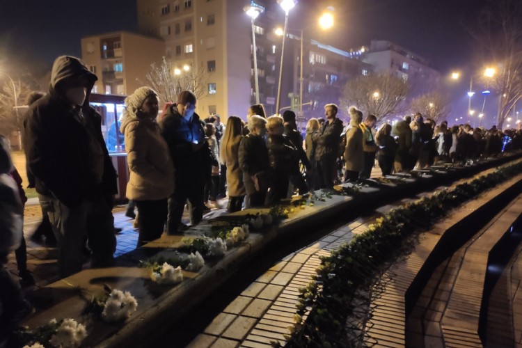 Posljednji pozdrav Novog Sada Balaševiću