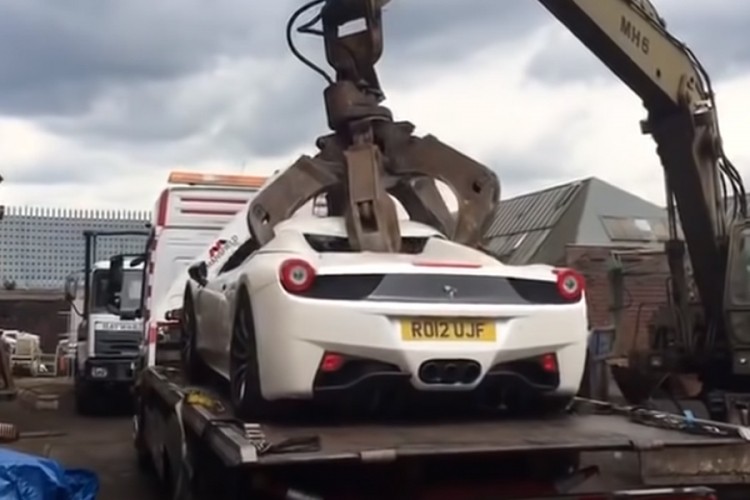 Osuđenik tužio policiju jer mu je uništila skupocjeni Ferrari