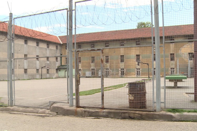 Požar u zeničkom zatvoru, gori paviljon