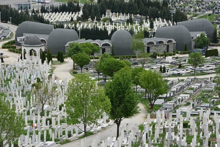 Žena iz Austrije osumnjičena da je pijana oštetila spomenike u Sarajevu