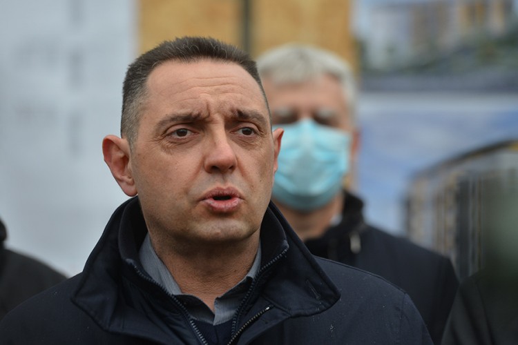 Vulin: Vučić pukom srećom nije ubijen u Srebrenici, a gradi puteve prema BiH