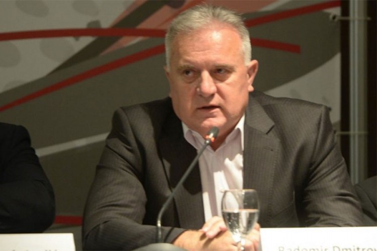 Odvrnuli šarafe na točkovima službenog auta Ratka Dmitrovića