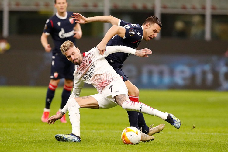UŽIVO: Poništen gol Milana, Zvezda sa igračem manje