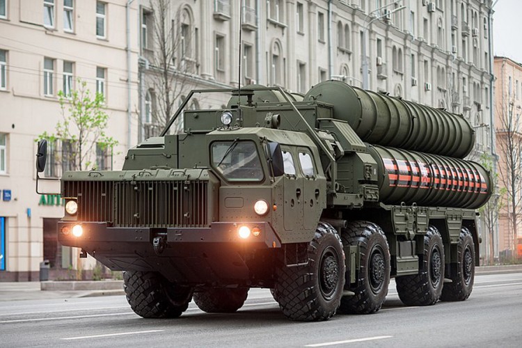 Kamion sistema "S-400" učestvovao u lančanom sudaru