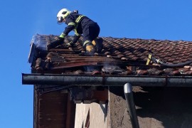 Starac palio korov pa zapalio kuću koju održava