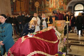 Rijeka vjernika dolazi na poklonjenje nad odrom vladike Atanasija