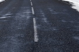 Putni pravci prohodni, snijeg na kolovozu u višim predjelima