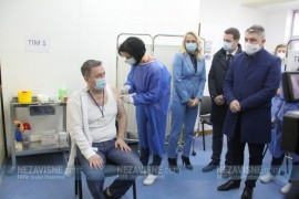 Vakcinacija medicinara u Domu zdravlja Banjaluka: Više od 500 ...